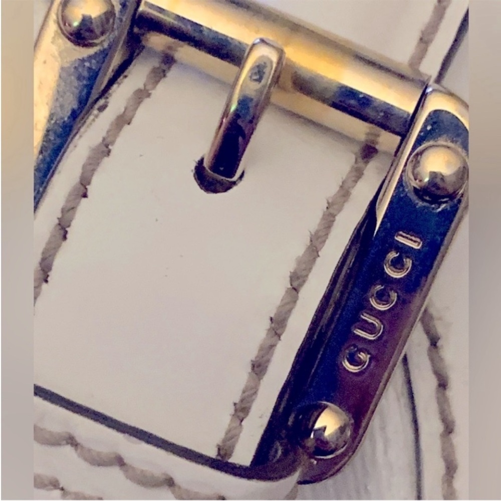 SOLD UNLISTED. Gucci Sherri Line White Leather Tote with Red and Gold Emblem - Picture 9 of 12